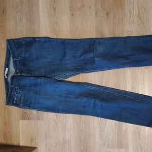 Levi mid rise Jean 👖